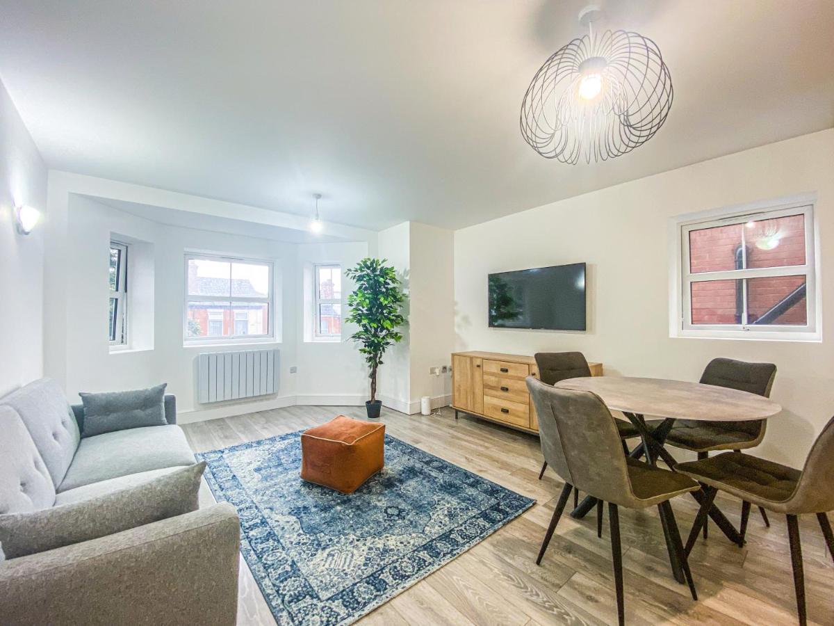 2 Bedroom City Centre Apartment In High Wycombe With Parking Exterior photo